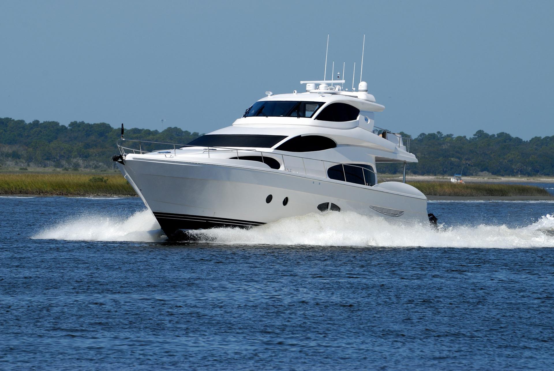 Luxury yacht g8f0ed60c2